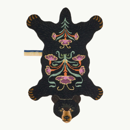 Blooming Black Bear Rug Large Doing Goods – vista frontale