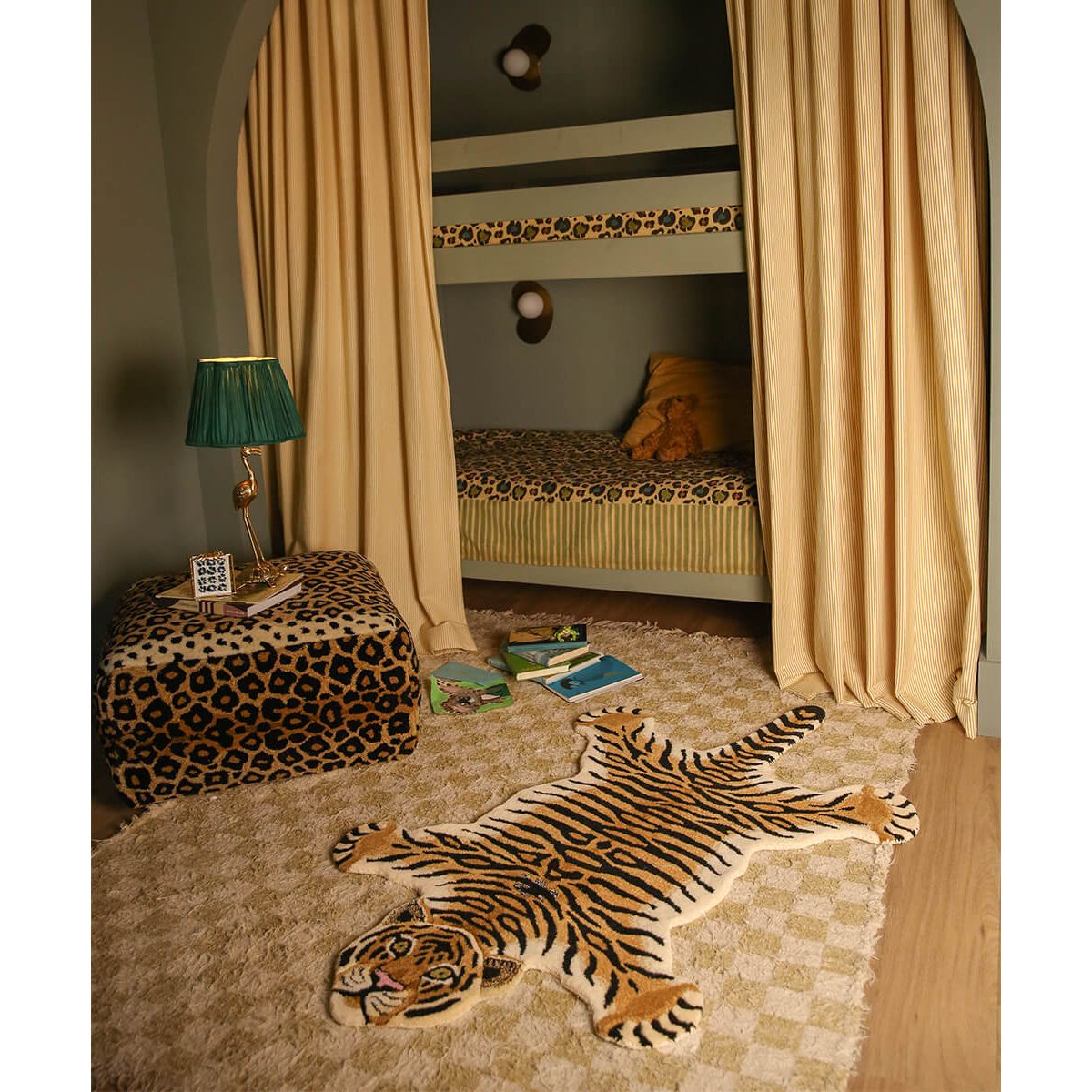Drowsy Tiger Rug Large Doing Goods – tappeto tigre in ambiente