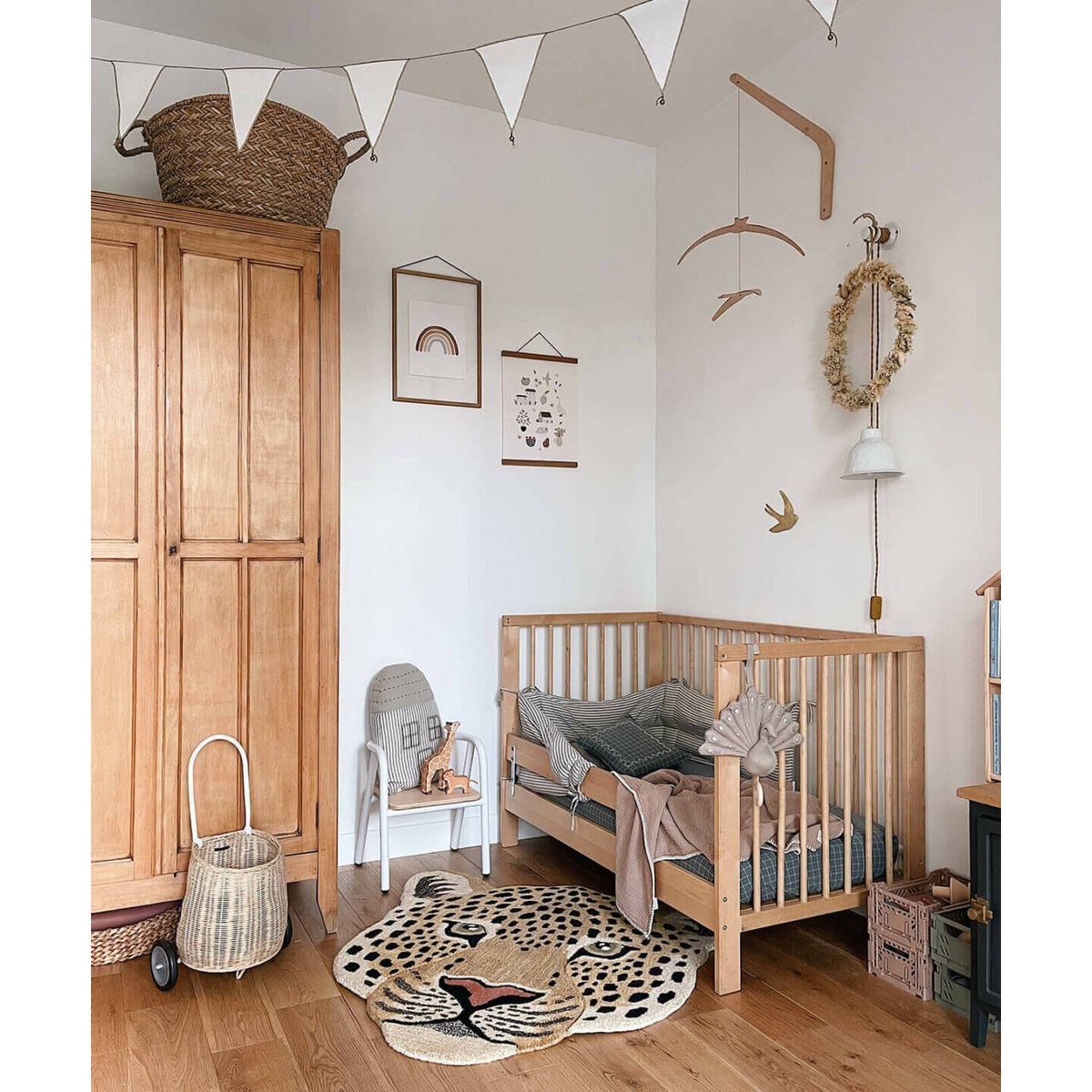Himani Leopard Head Rug Large Doing Goods – tappeto testa di leopardo ambientato
