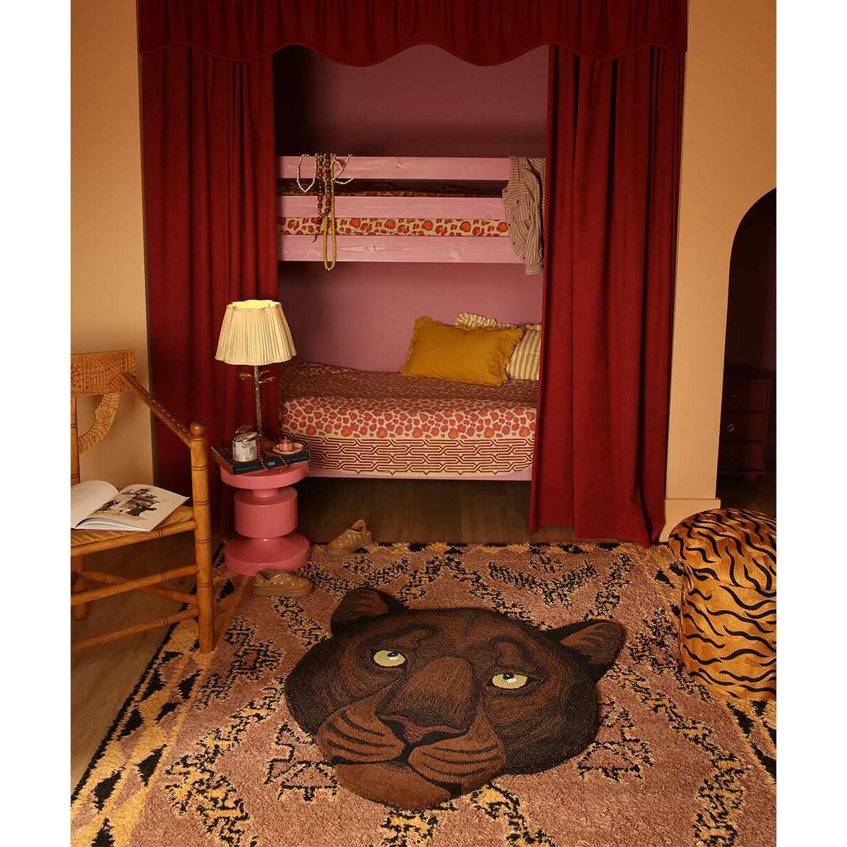 Nio Black Panther Head Rug Large Doing Goods – tappeto pantera nera in ambiente