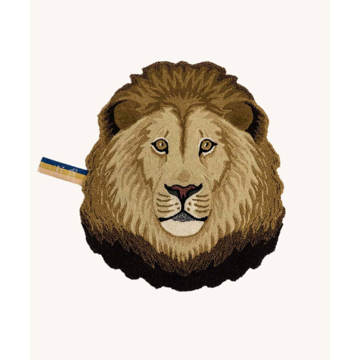 Ari Lion Head Rug Large Doing Goods – vista frontale