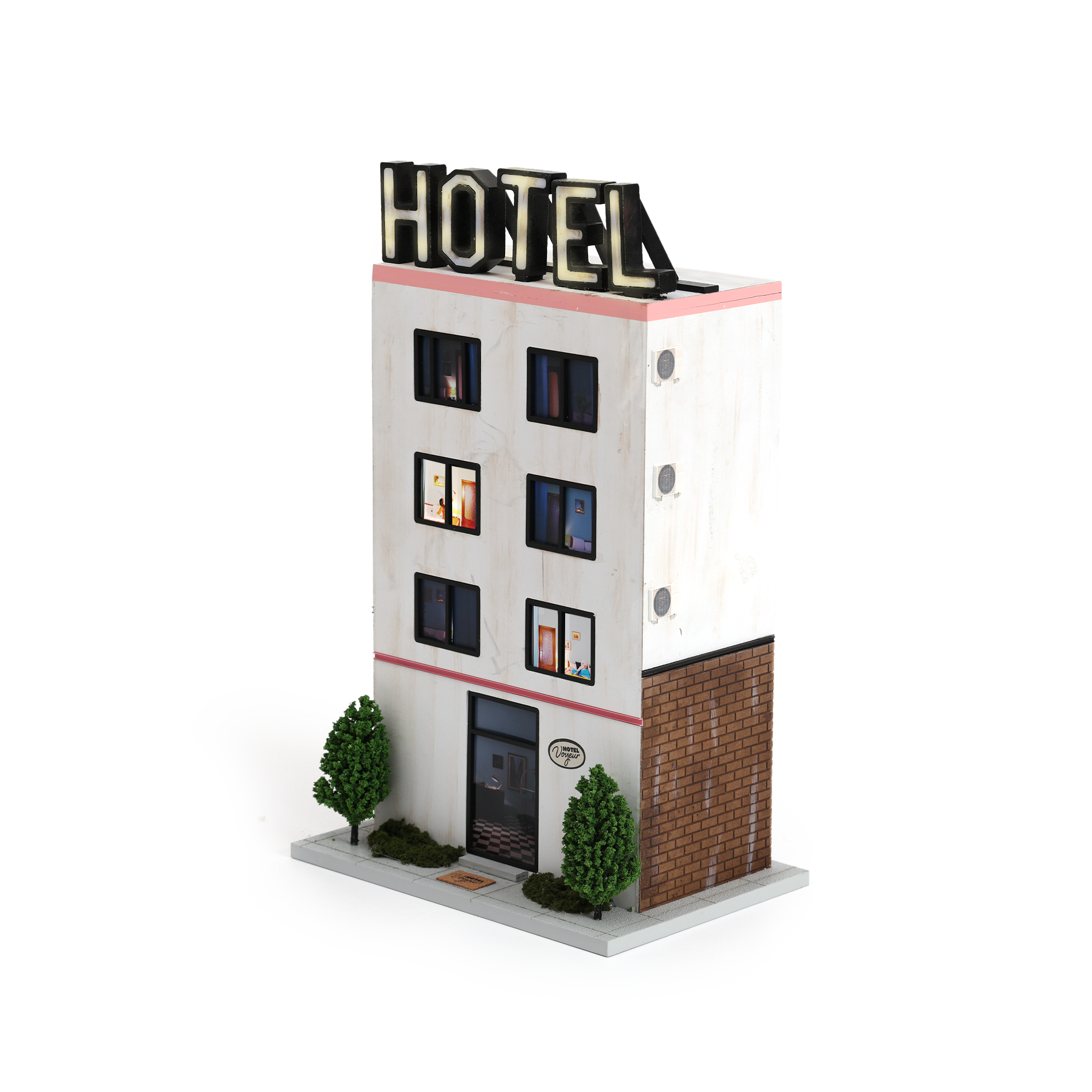 Hotel Voyeur di Tracey Snelling, vista laterale