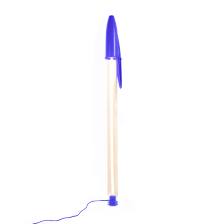 BIC Lamp Blu Seletti × BIC – lampada a forma di penna Cristal