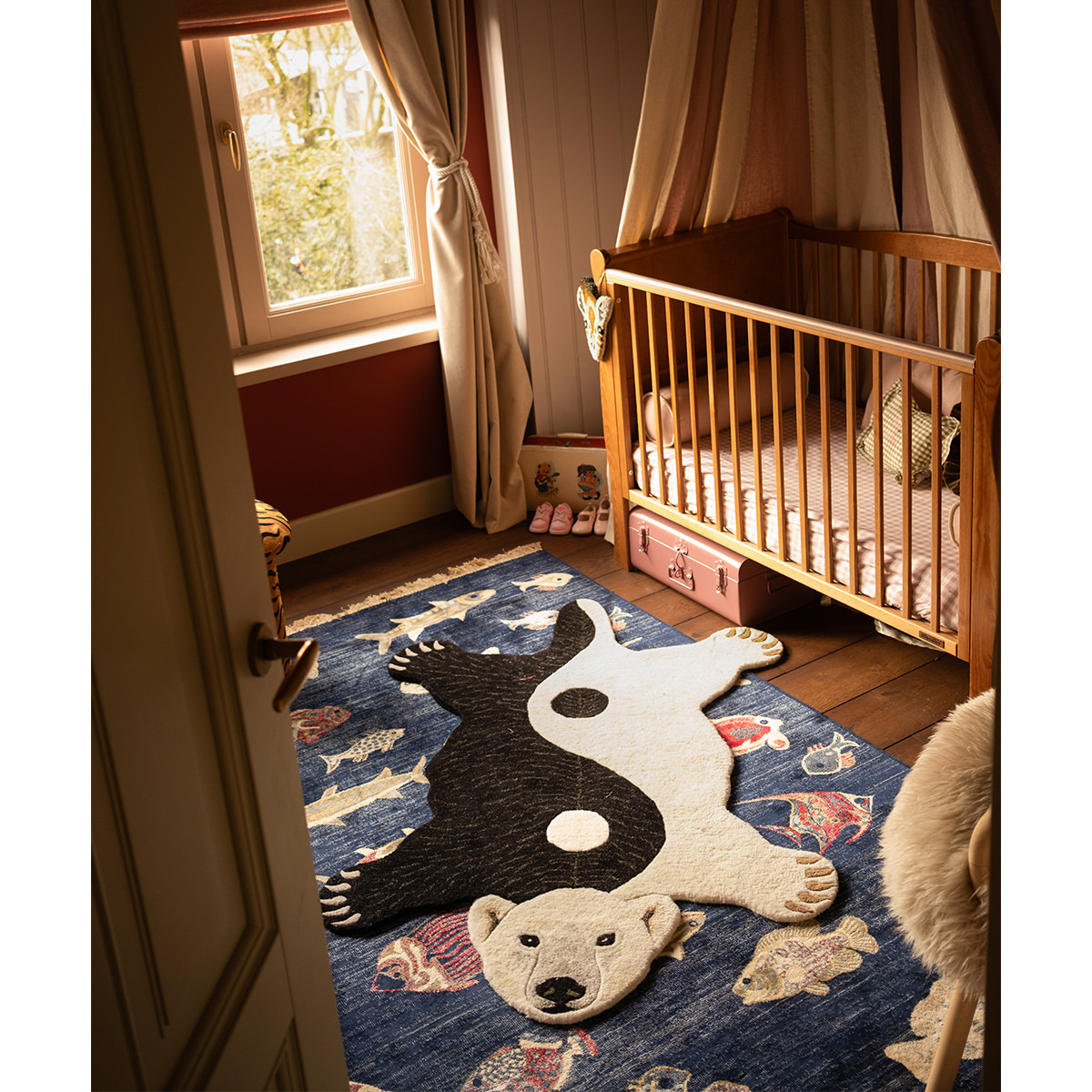 Mara Yin Yang Large Doing Goods ambientato accanto alla culla