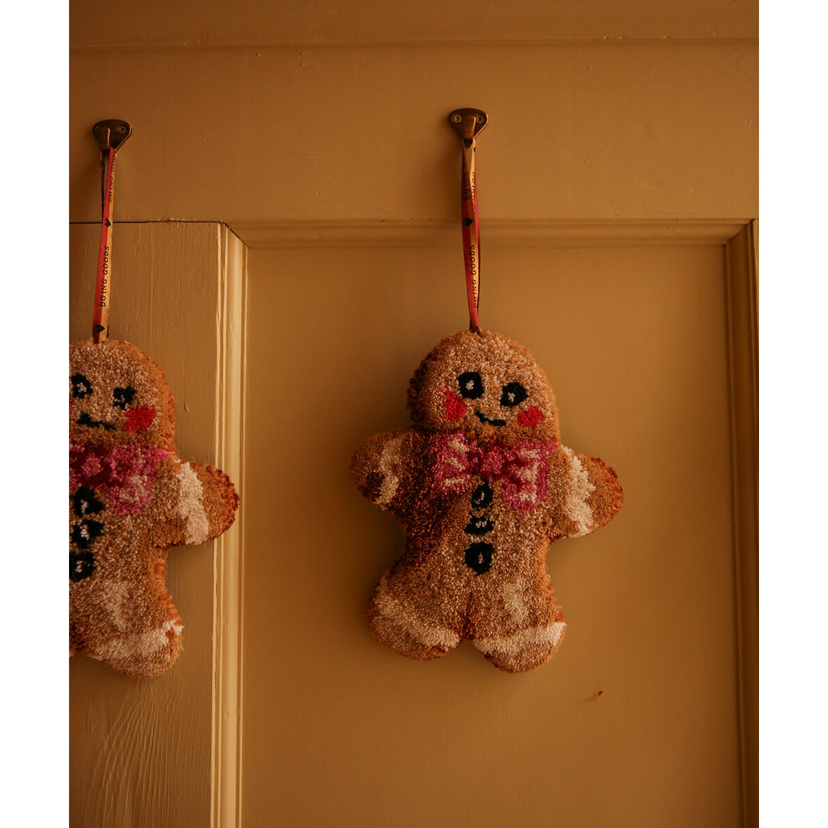 Ginger Bread Gift Hanger Doing Goods appeso alla parete